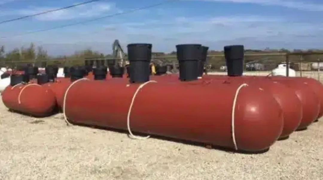 2500 Gallon Propane Tank for sale - Image 2